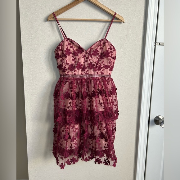 NWT Endless Rose Burgundy Tiered Embroidered Floral Lace Overlay Mini Dress XS - Picture 4 of 7